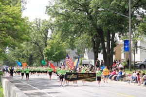 photo by Carolyn Bertsch Parade goers cheered loudly for the Sauk Rapids-Rice Middle School Storm marching band at the Sartell Parade on June 13. 