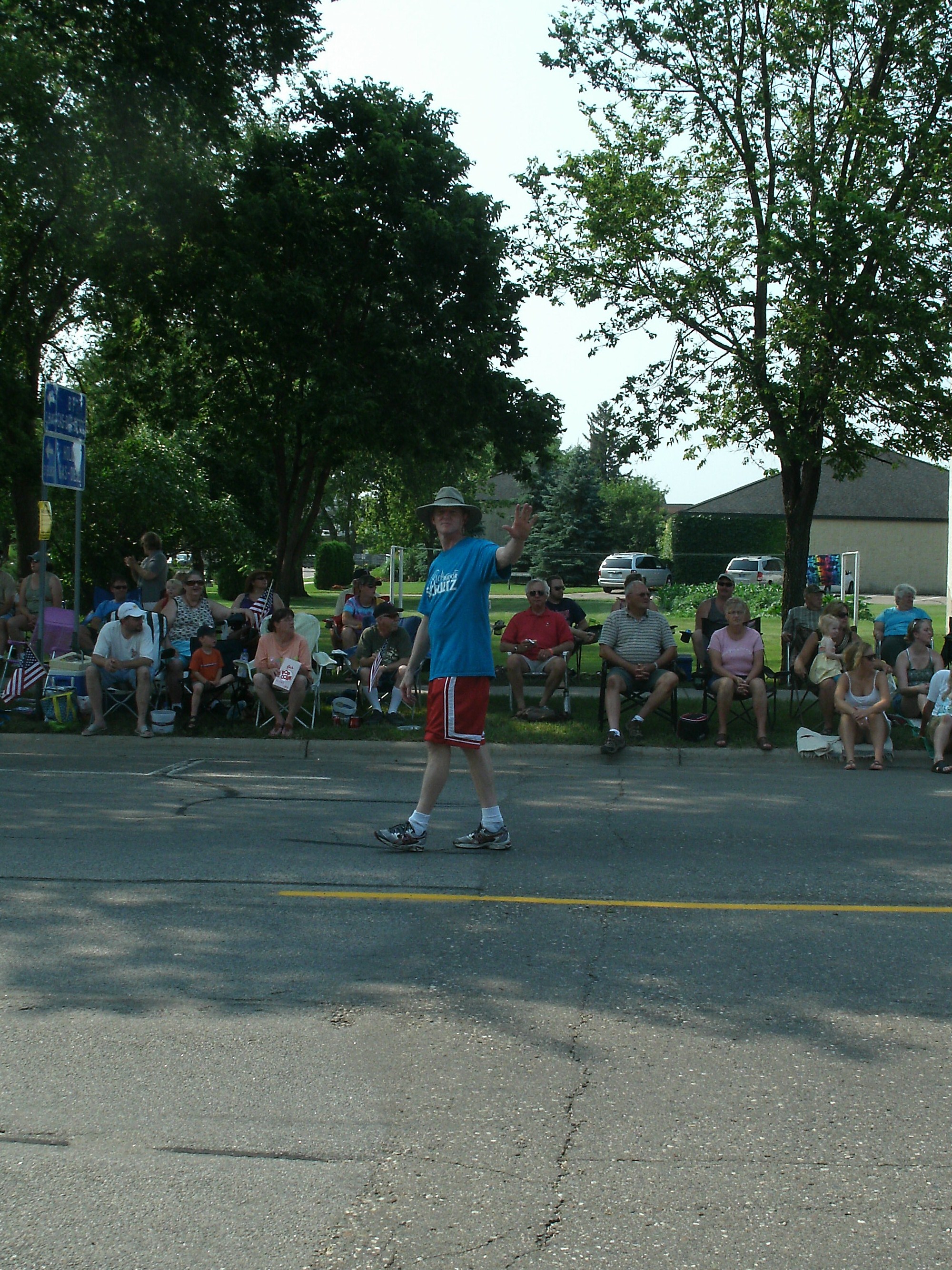 Fourth of July parade draws large crowd despite heat