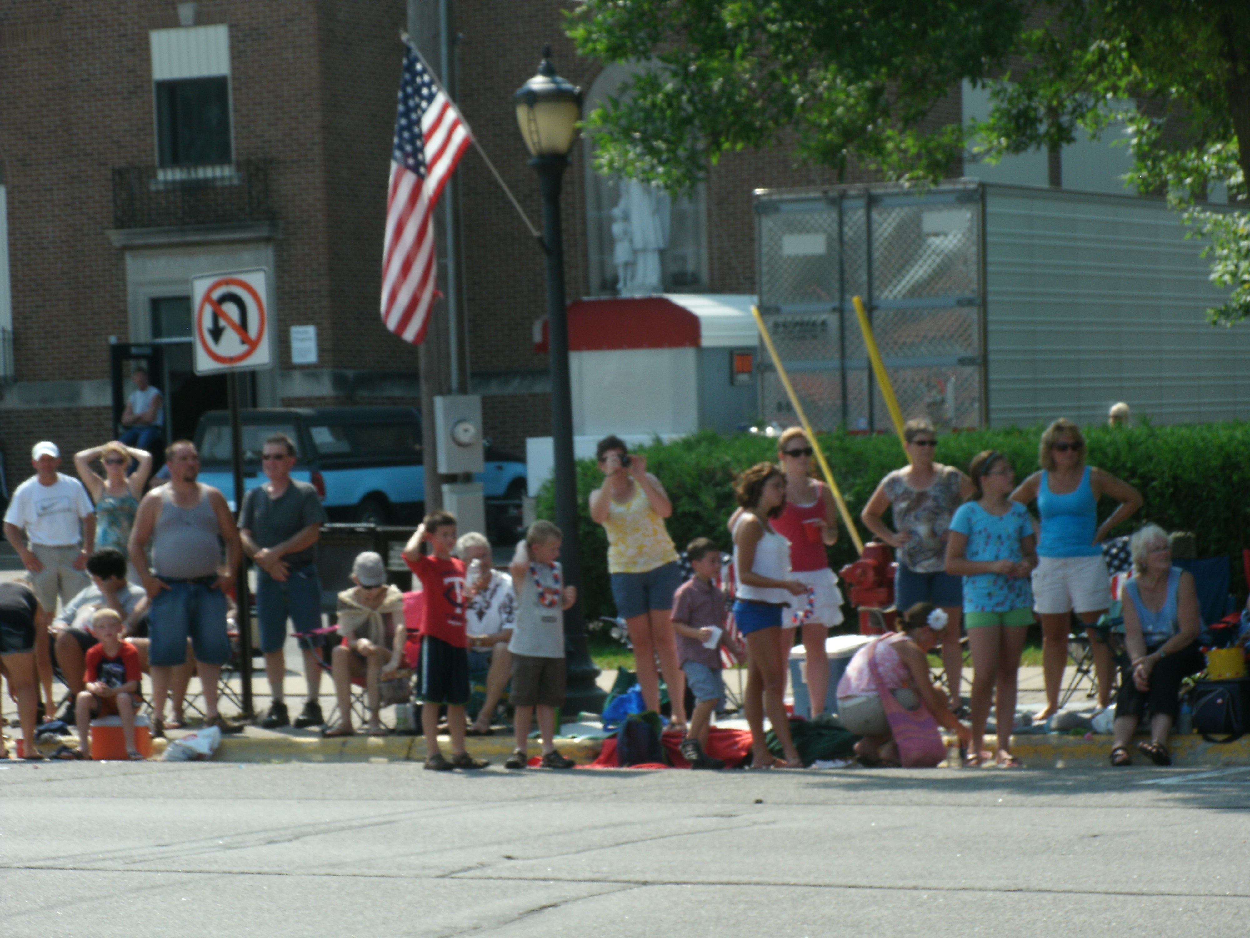 Fourth of July parade draws large crowd despite heat