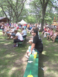 photo by Dennis Dalman Visitors to River Days Food Fest sit and enjoy the music performed by the Receders, who perform oldies-but-goodies.