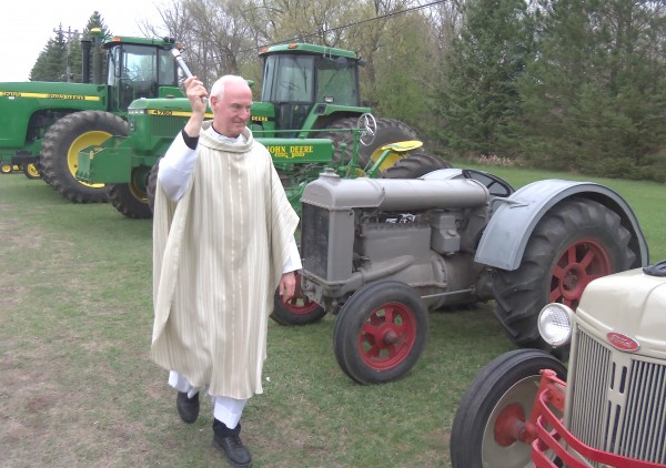 Tractors blessed in St. Stephen after Mass