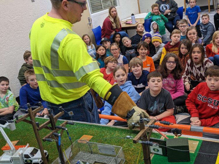 Riverview students learn about electricity